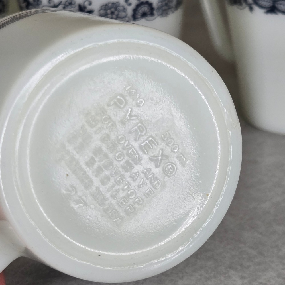 Vintage Pyrex Mugs‎ Set of 7White Blue Floral Band Coffee Tea Cups 1410 300 ml - Picture 5 of 6
